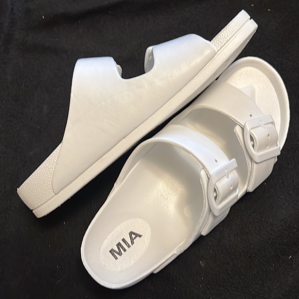 Womens Size 6 Sandals-Never Used - Picture 3 of 3